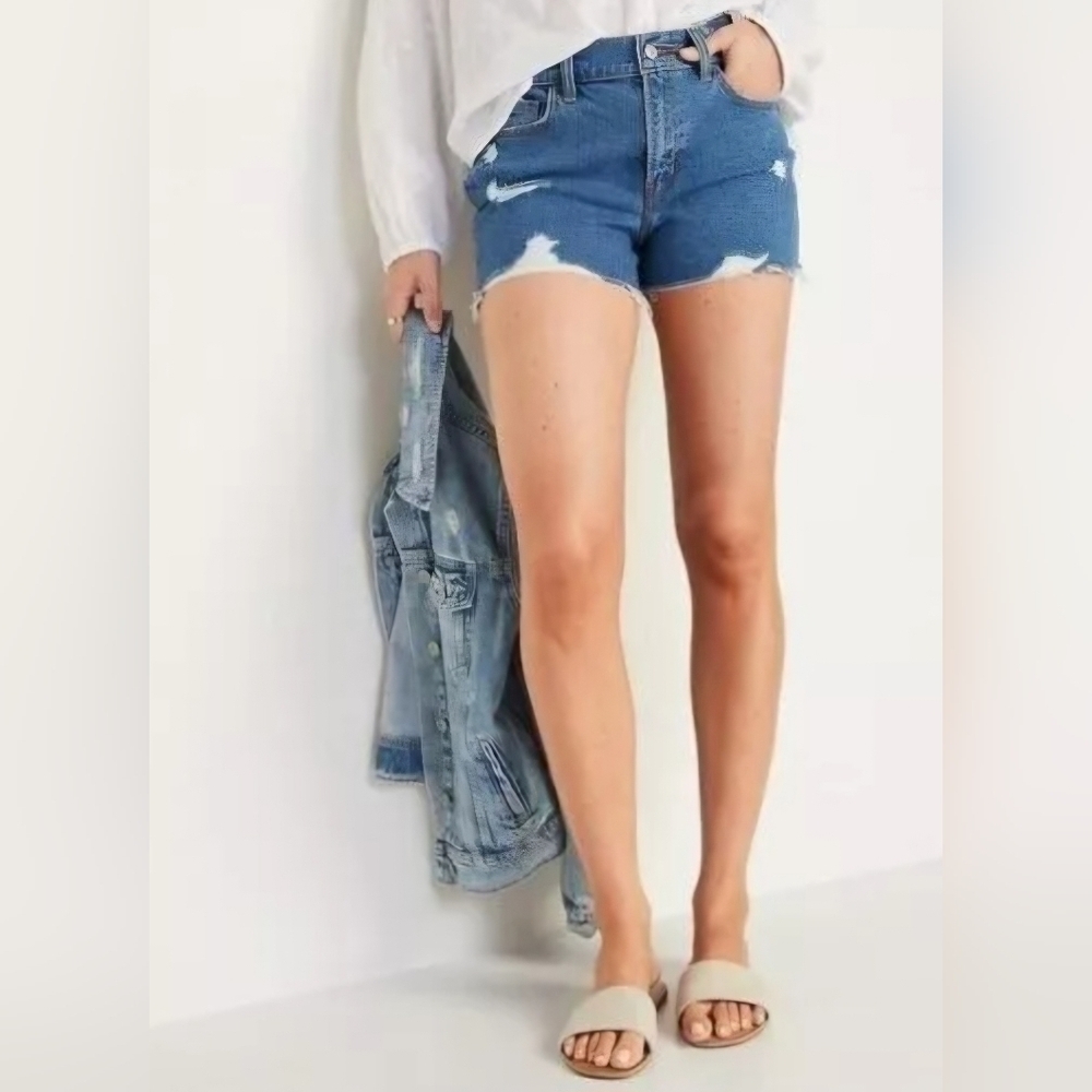 NWT, Old Navy, Boyfriend Distressed Cutoff Jean Shorts, Size 4, Medium Wash - Picture 2 of 10